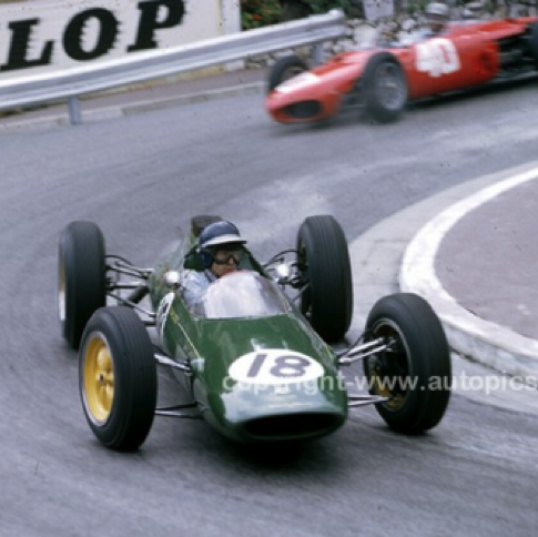 A Monaco , Jim poleman, après le départ,suivi par la Ferrari de Willy Mairesse...
© Autopics